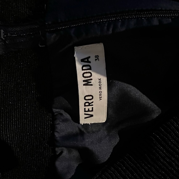 💥2/15$💥 Vero Moda skirt - Picture 3 of 3